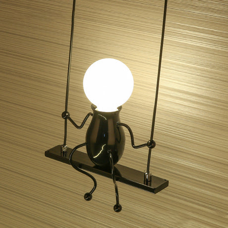 SwingDesign - Unieke Wandlamp met Schommelend Figuur, Modern en Speels Design voor Kinderkamer of Woonruimte
