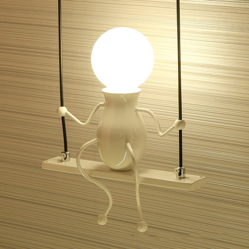 SwingDesign - Unieke Wandlamp met Schommelend Figuur, Modern en Speels Design voor Kinderkamer of Woonruimte