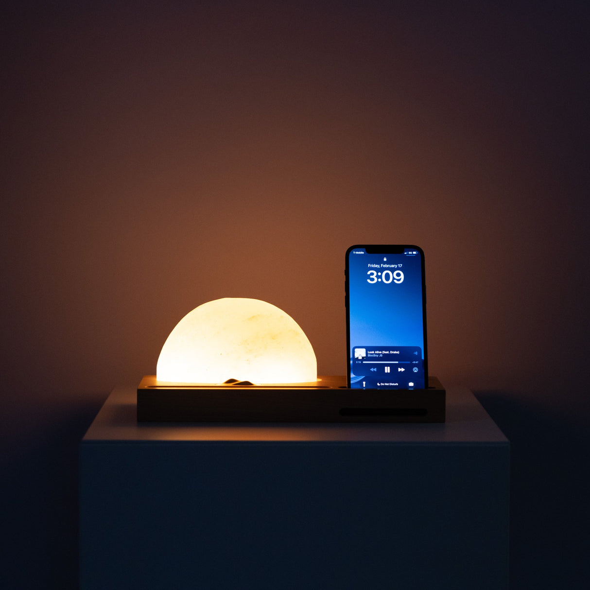 Himalayan Sunrise Zoutlamp met Draadloze Telefoonoplader
