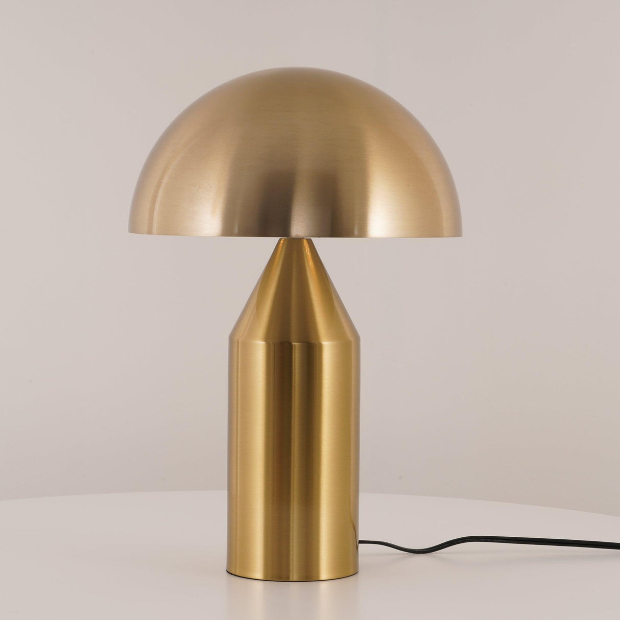 Moderne Luna Metalen Tafellamp – Stijlvolle Verlichting voor Woonkamer, Bureau of Nachtkastje