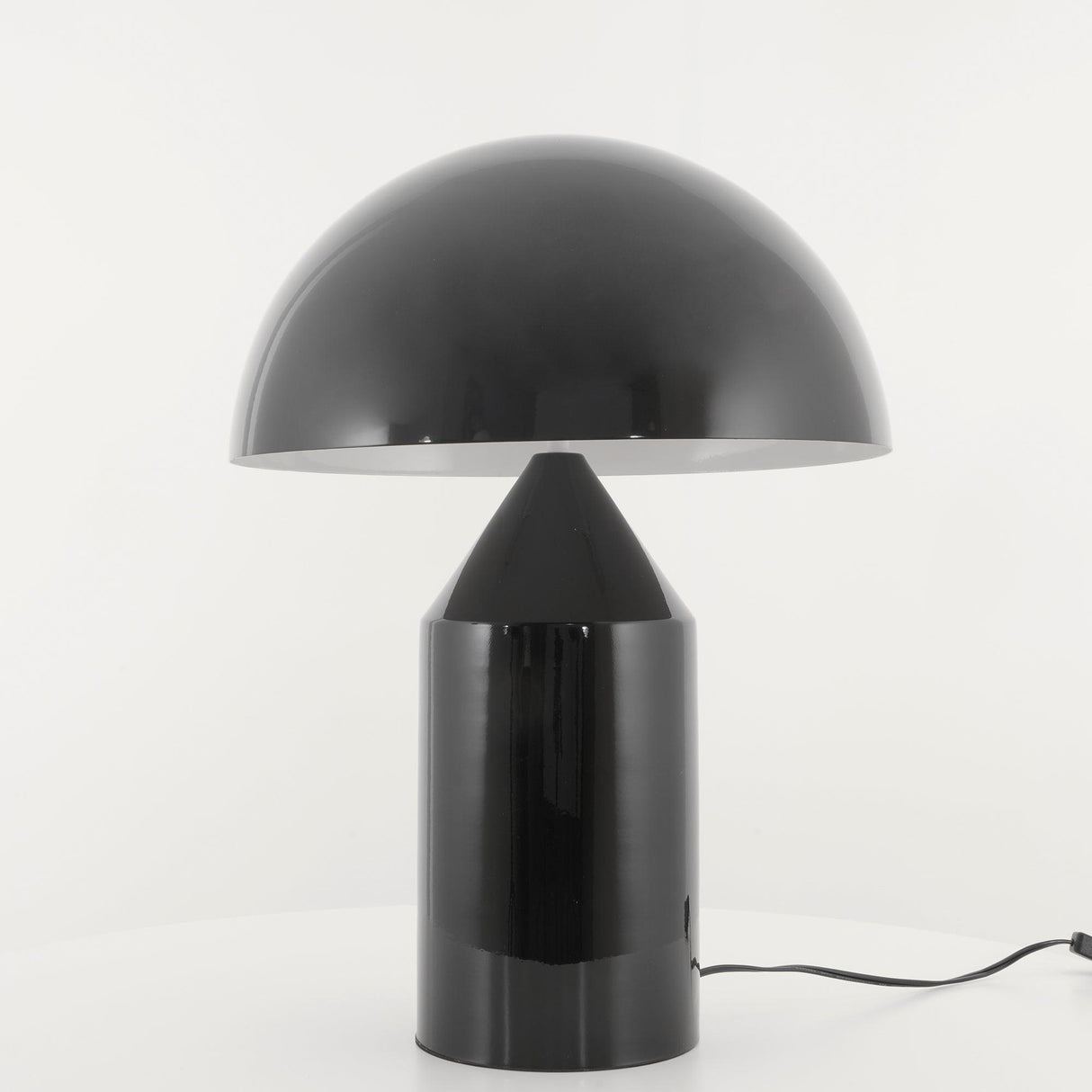 Moderne Luna Metalen Tafellamp – Stijlvolle Verlichting voor Woonkamer, Bureau of Nachtkastje