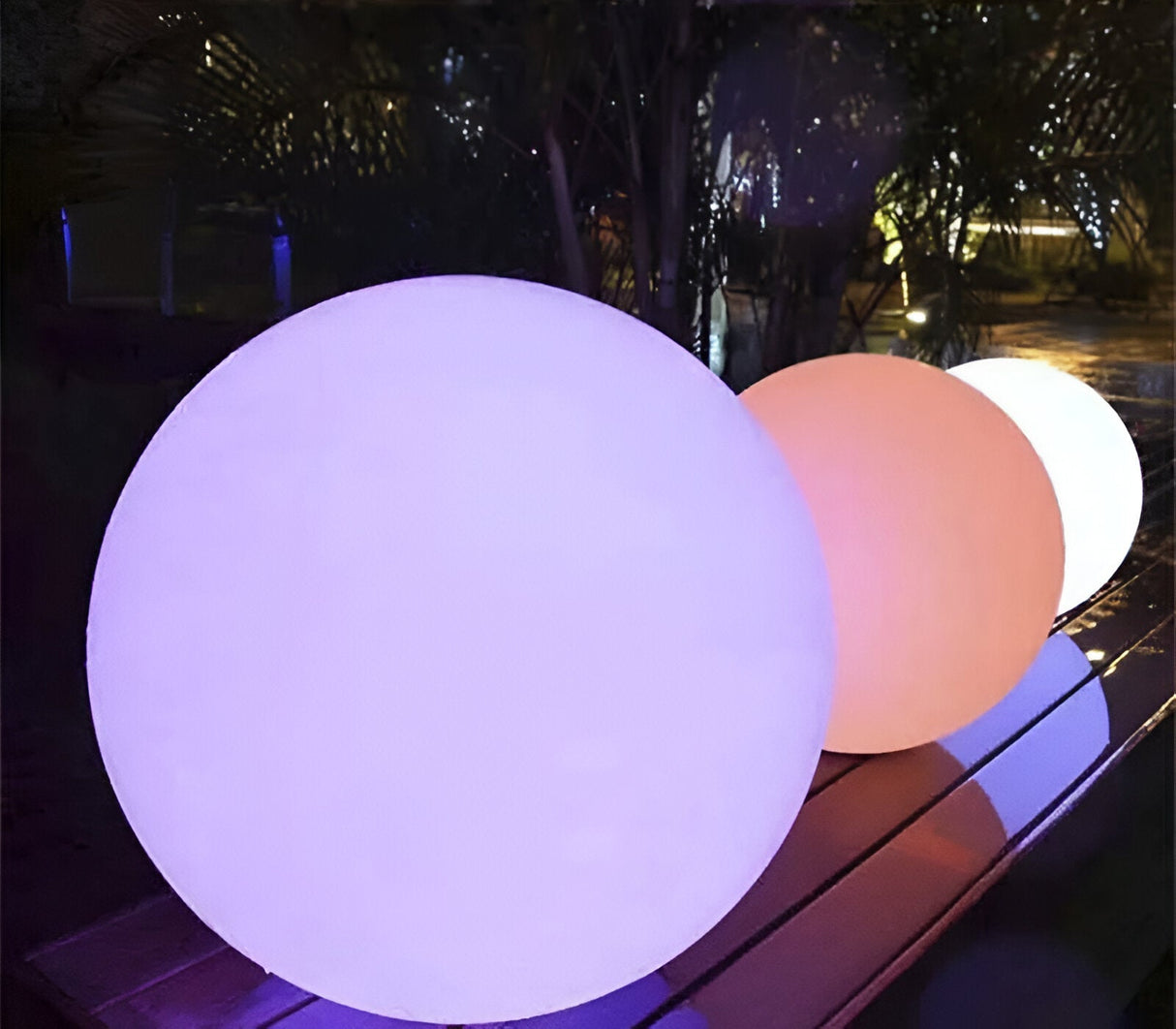 Kleurenwisselende LED Zwevende Bollen – Waterdicht en Oplaadbaar voor Buitenfeestjes en Tuindecoratie