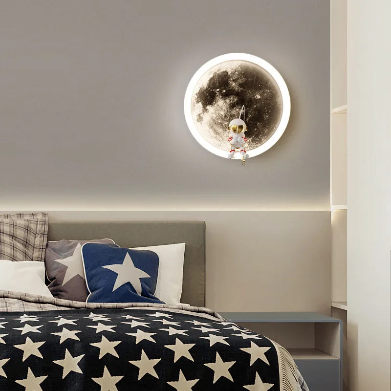 Astronaut LED Wandlamp – Maanvormige Sfeerverlichting voor Kinderkamer en Slaapkamer – Modern en Rustgevend