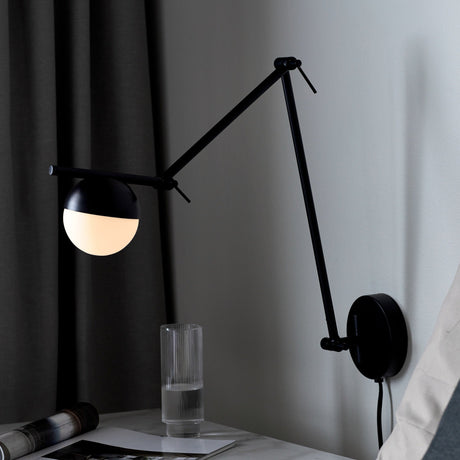 Verstelbare Contina Swing Arm Wandlamp voor Zachte Diffuse Verlichting