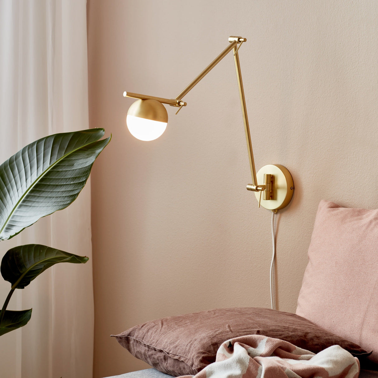 Verstelbare Contina Swing Arm Wandlamp voor Zachte Diffuse Verlichting