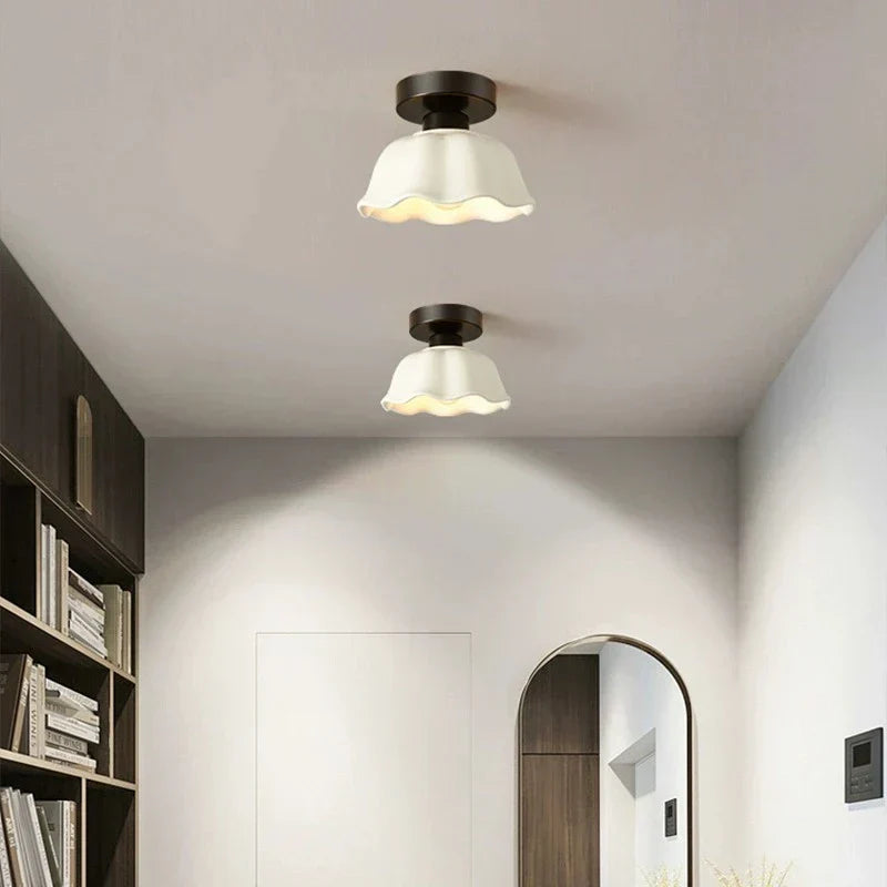 BrightGleam | Stijlvolle Keramische en Glazen Hanglamp voor Moderne Interieurs