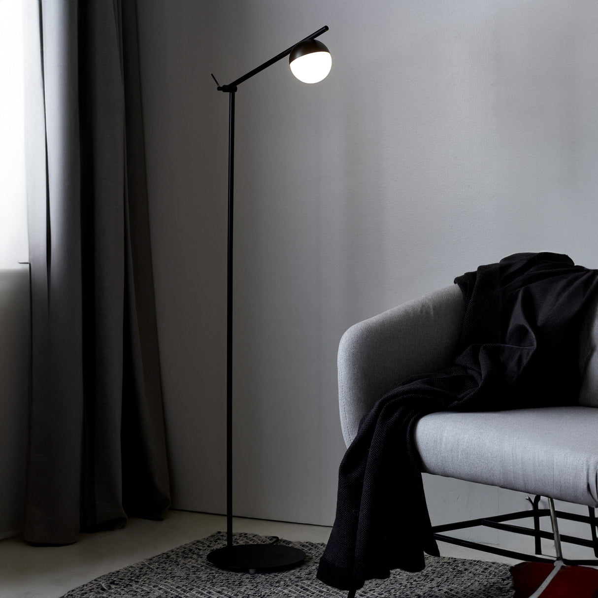 Stijlvolle Contina Vloerlamp met Swing Arm - Moderne Verlichting