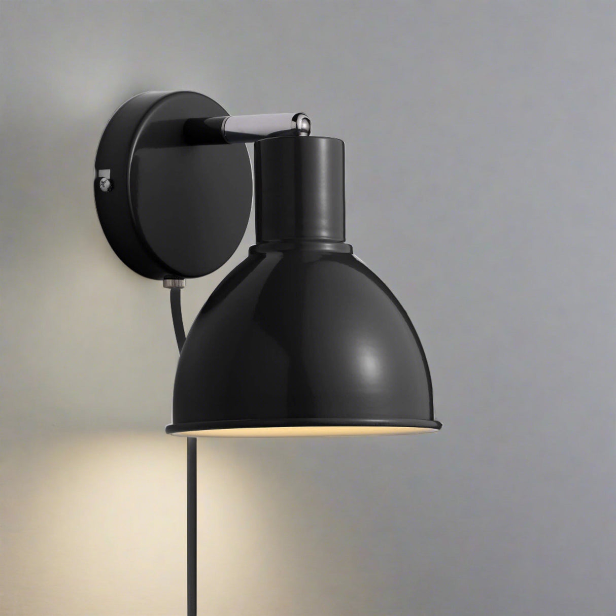 Verstelbare Pop Wandlamp met Messing Detail