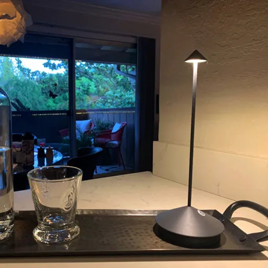 ZenLume - Dimbare Waterdichte LED Tafellamp | Minimalistisch Design voor Binnen en Buiten
