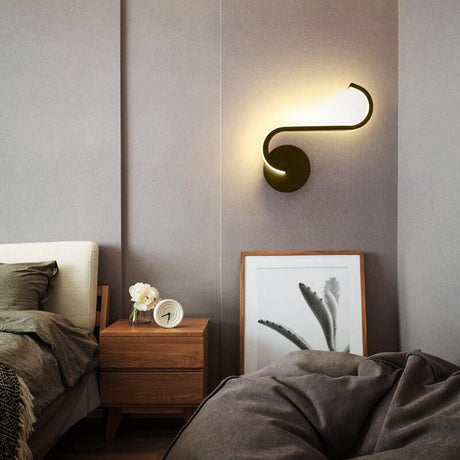 Elegante Minimalistische LED Wandlamp met Gebogen Design voor Modern Interieur