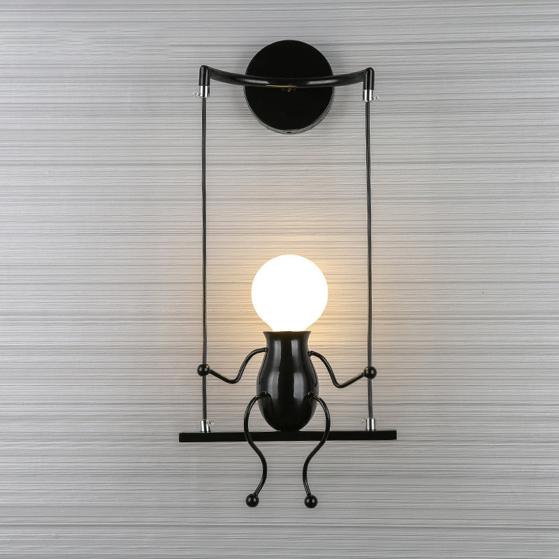 SwingDesign - Unieke Wandlamp met Schommelend Figuur, Modern en Speels Design voor Kinderkamer of Woonruimte