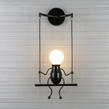 SwingDesign - Unieke Wandlamp met Schommelend Figuur, Modern en Speels Design voor Kinderkamer of Woonruimte