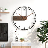 Robuuste Wandklok van Staal en Walnoot - Stijlvol Design voor Elk Interieur