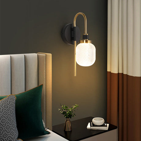 Eryn Moderne LED Wandlamp - Zwart-Goud Design - Energiezuinige Verlichting voor Slaapkamer en Woonkamer