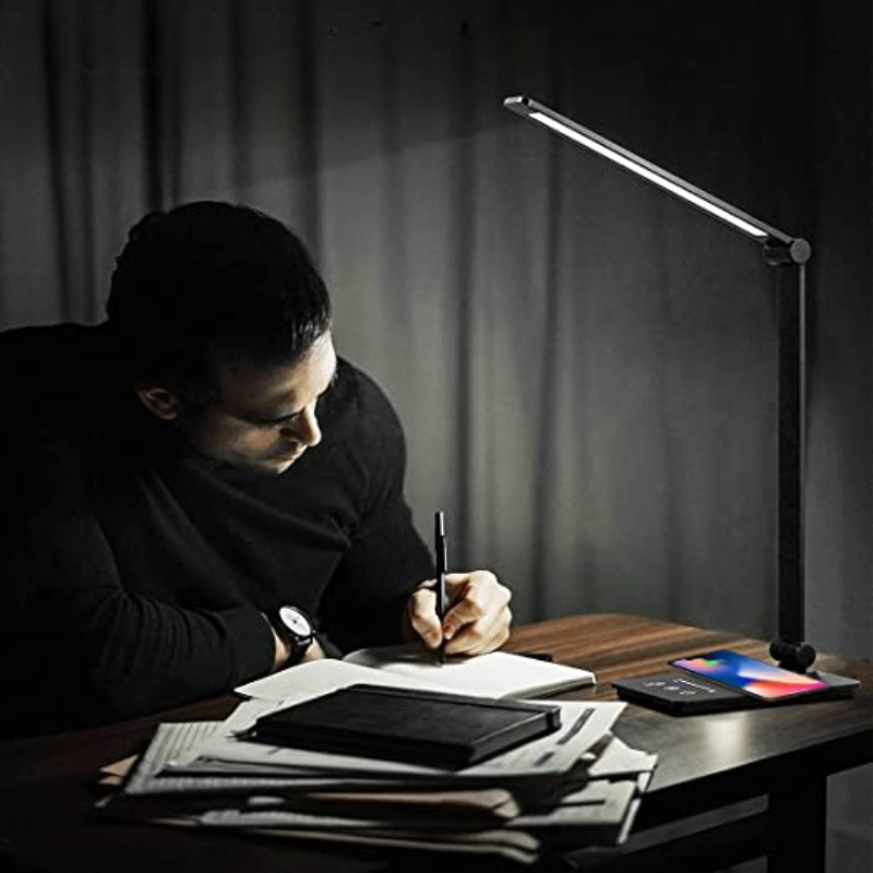 Multifunctionele LED Bureau Lamp met Draadloze Oplader – 5 Kleurenmodi, Touch Control en Volledig Dimbaar