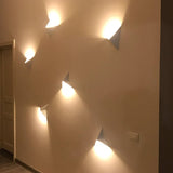 Minimalistische Driehoekige LED Wandlamp | Modern Design in Zwart/Wit | Perfect voor Woonkamer en Badkamer