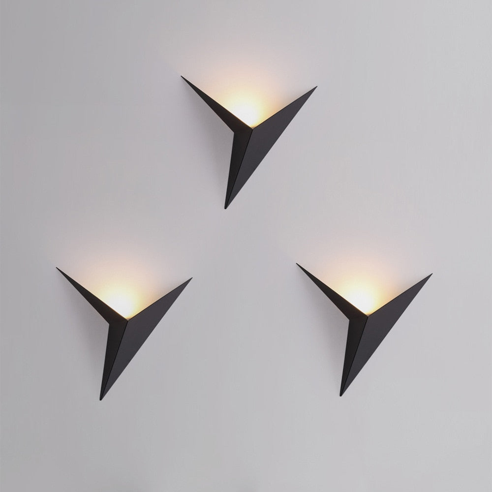 Minimalistische Driehoekige LED Wandlamp | Modern Design in Zwart/Wit | Perfect voor Woonkamer en Badkamer