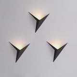 Minimalistische Driehoekige LED Wandlamp | Modern Design in Zwart/Wit | Perfect voor Woonkamer en Badkamer
