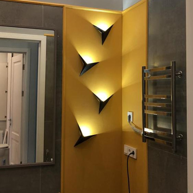 Minimalistische Driehoekige LED Wandlamp | Modern Design in Zwart/Wit | Perfect voor Woonkamer en Badkamer
