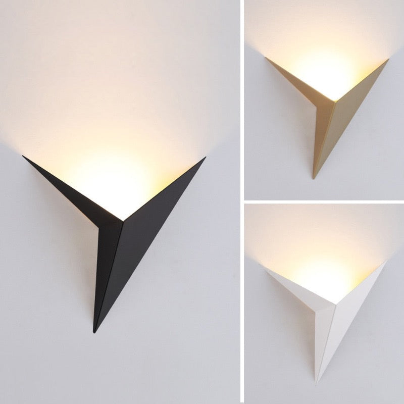 Minimalistische Driehoekige LED Wandlamp | Modern Design in Zwart/Wit | Perfect voor Woonkamer en Badkamer