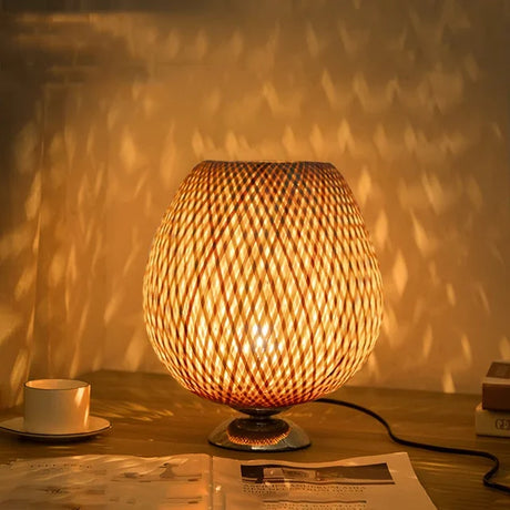 RustiekLicht - Vintage Bamboe Tafellamp | Handgemaakt & Duurzaam | Perfect voor Woonkamer & Slaapkamer