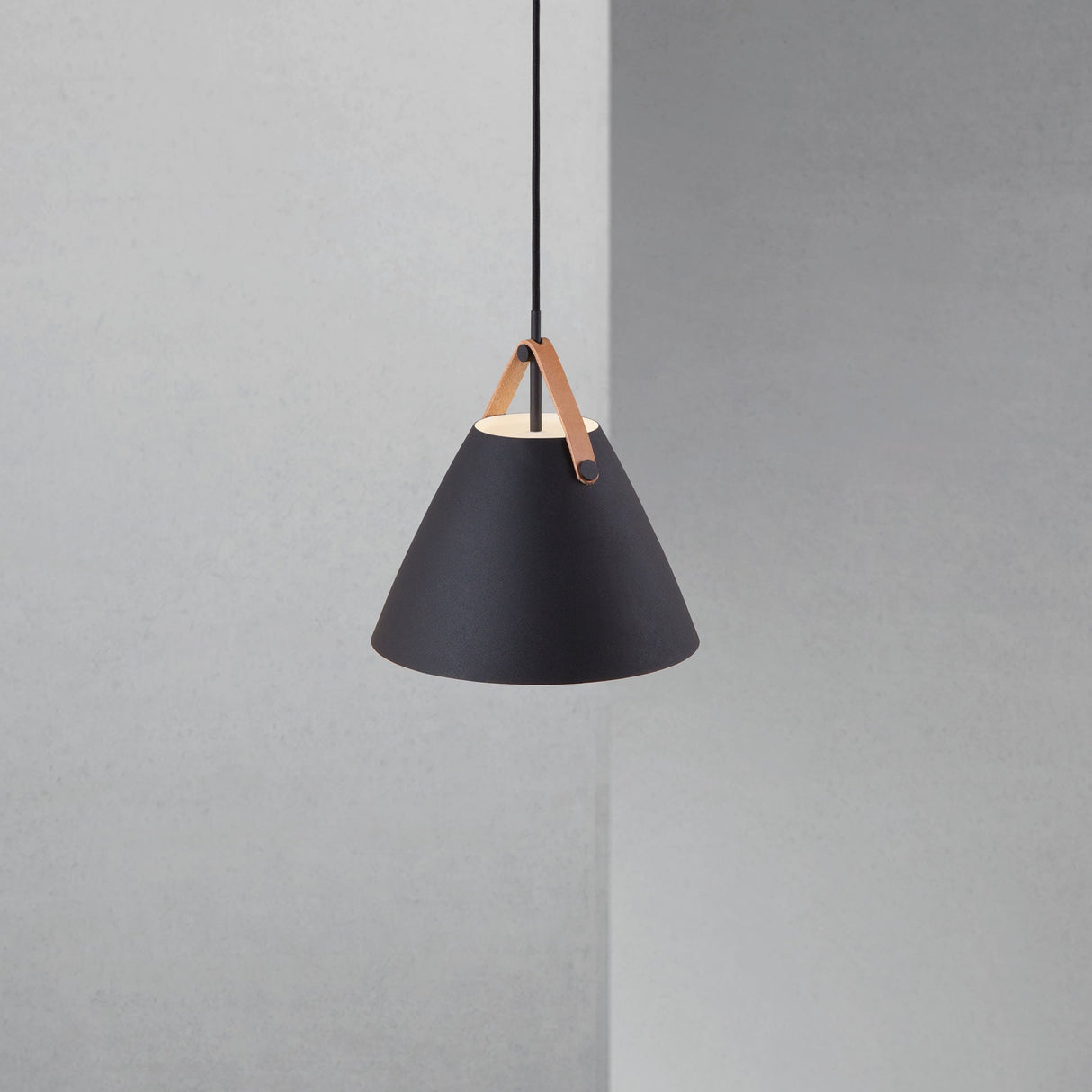 Industriële Hanglamp met Lederen Strap