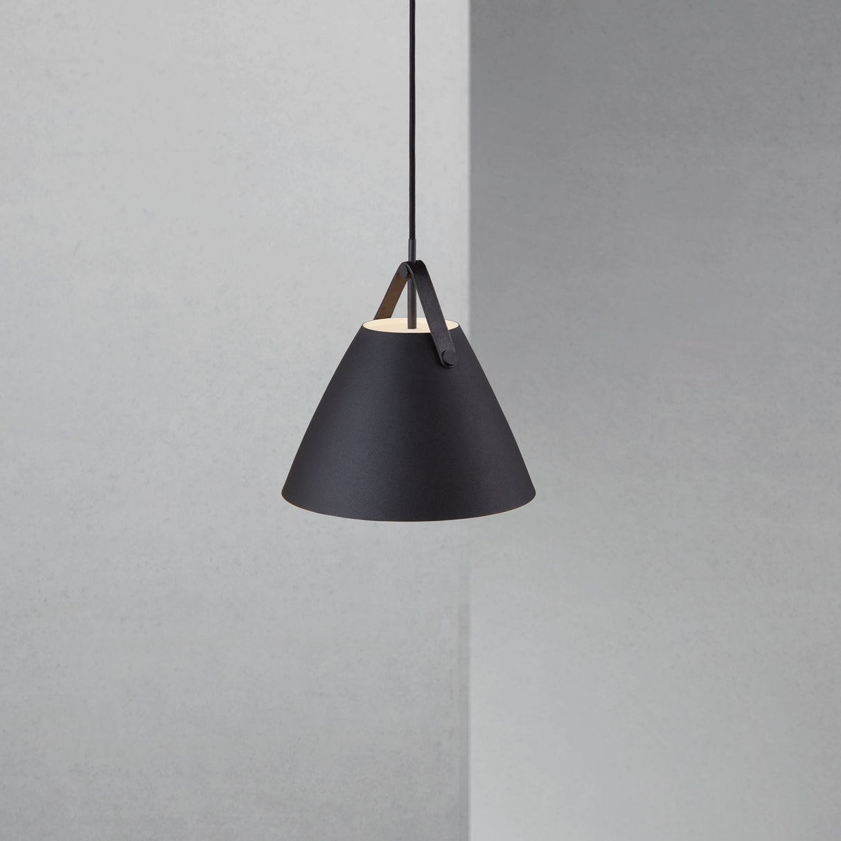 Industriële Hanglamp met Lederen Strap