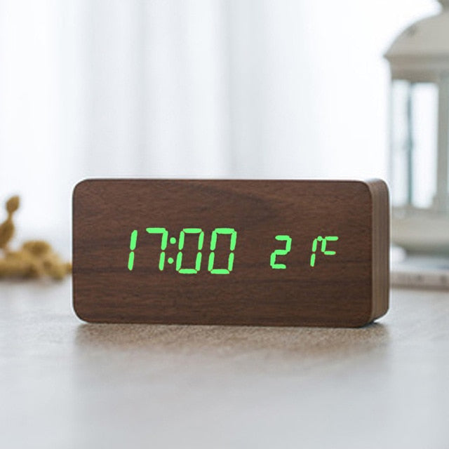 Nordic Digitale LED Wekker met Spraakbesturing | Modern Design en Handsfree Bediening